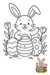 알록달록한 달걀과 함께 웃고 장난기 가득한 자세의 부활절 토끼